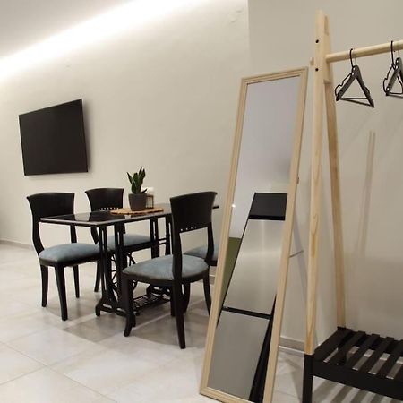 Eclectic Apartment Near Downtown Heraklion  Bagian luar foto
