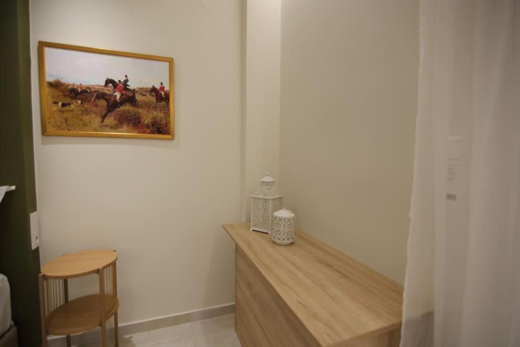 Eclectic Apartment Near Downtown Heraklion  Bagian luar foto