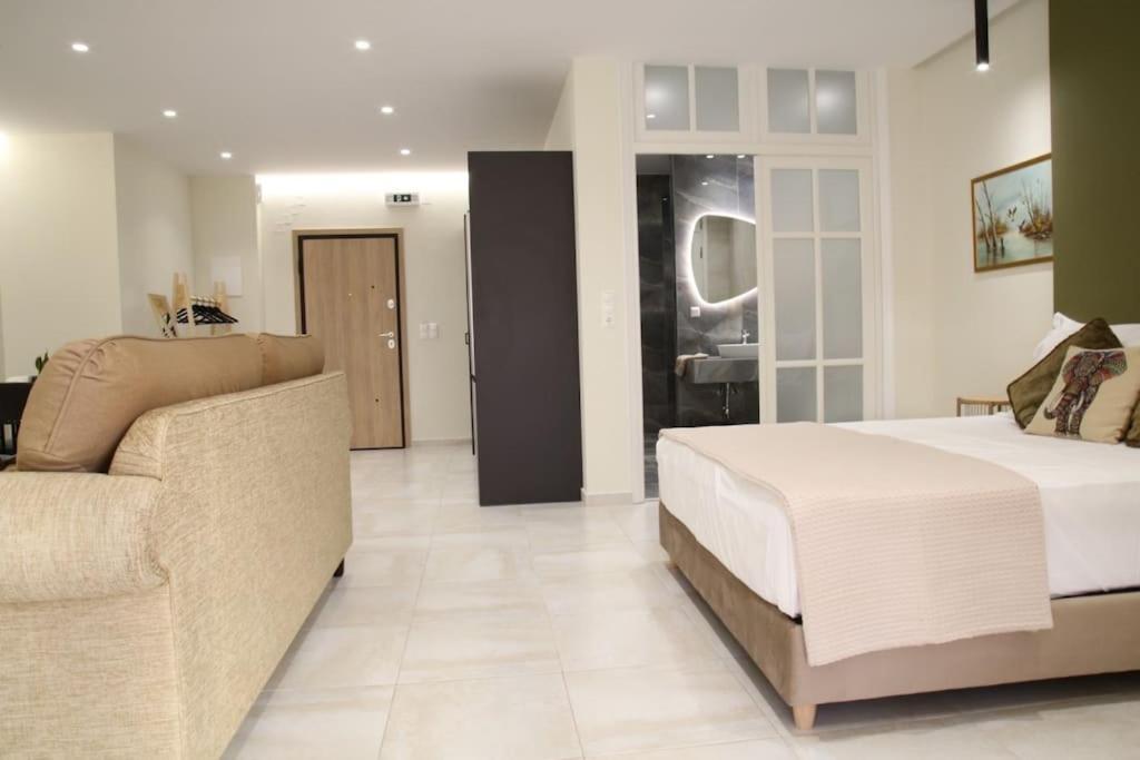 Eclectic Apartment Near Downtown Heraklion  Bagian luar foto