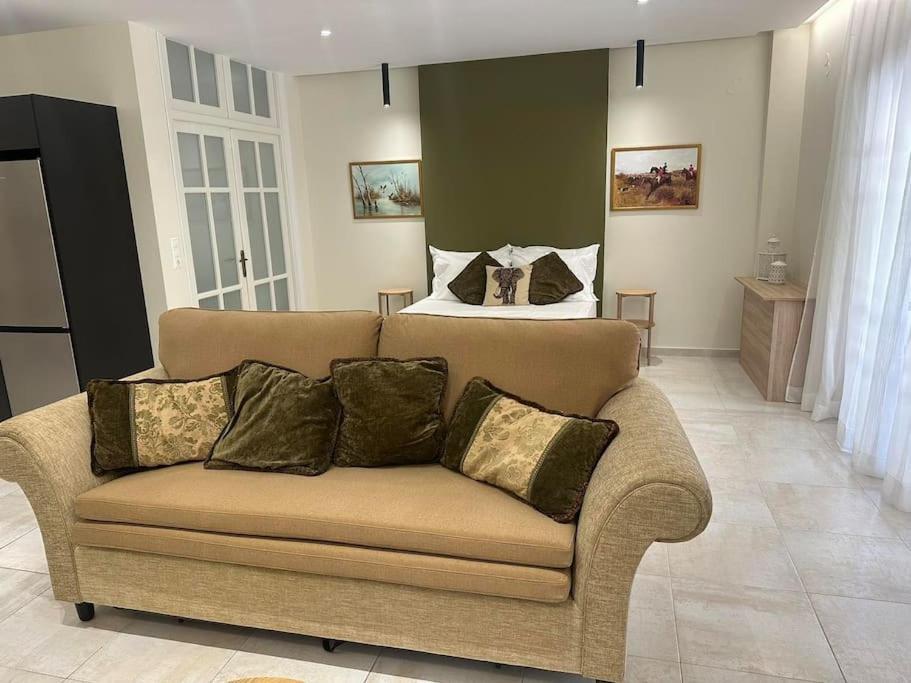 Eclectic Apartment Near Downtown Heraklion  Bagian luar foto