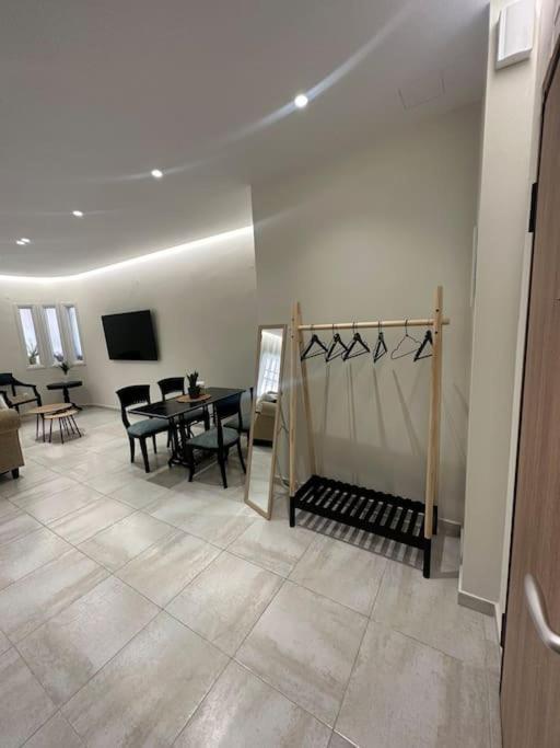 Eclectic Apartment Near Downtown Heraklion  Bagian luar foto