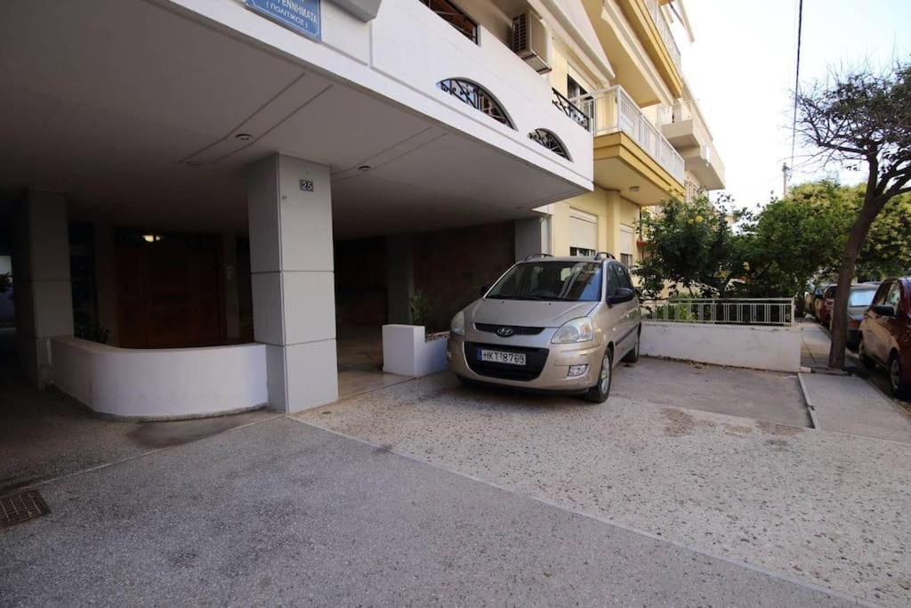 Eclectic Apartment Near Downtown Heraklion  Bagian luar foto