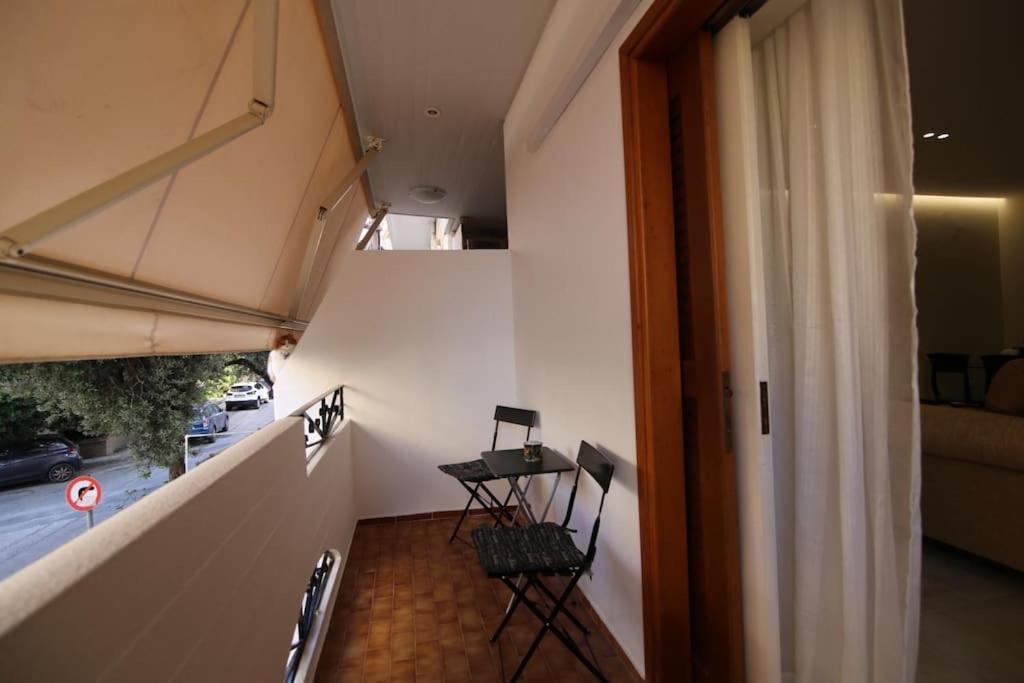 Eclectic Apartment Near Downtown Heraklion  Bagian luar foto