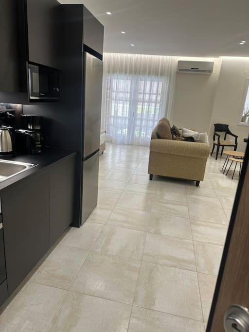 Eclectic Apartment Near Downtown Heraklion  Bagian luar foto