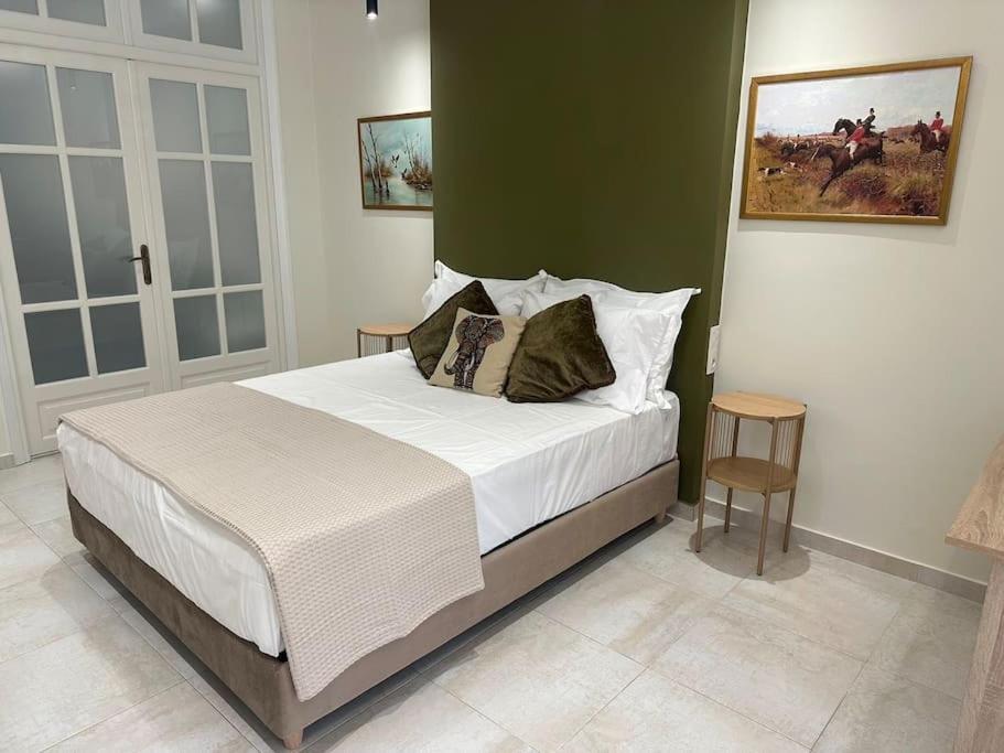 Eclectic Apartment Near Downtown Heraklion  Bagian luar foto