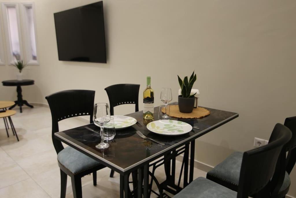 Eclectic Apartment Near Downtown Heraklion  Bagian luar foto