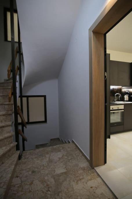 Eclectic Apartment Near Downtown Heraklion  Bagian luar foto